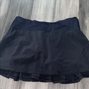Lululemon skirt size 4, perfect condition, black